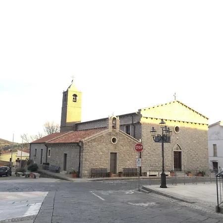 Dimora Storica Gallurese Vicino Al Tatil Evi *