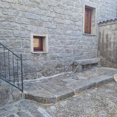 Dimora Storica Gallurese Vicino Al Tatil Evi *