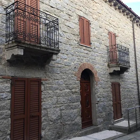 Dimora Storica Gallurese Vicino Al Hébergement de vacances